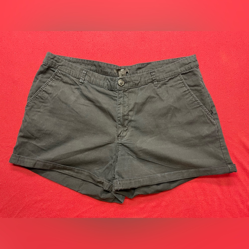 H&M black shorts